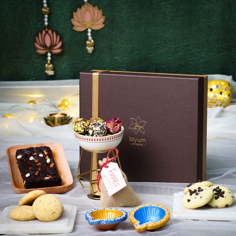 Diwali Gift Hamper – Diamond (Eggless)