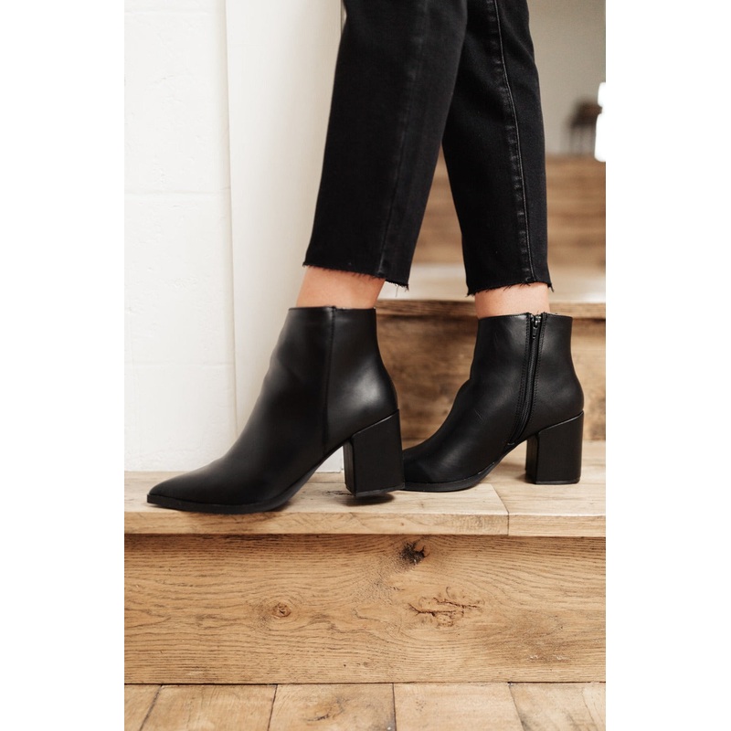Amari Ankle Boots In Black