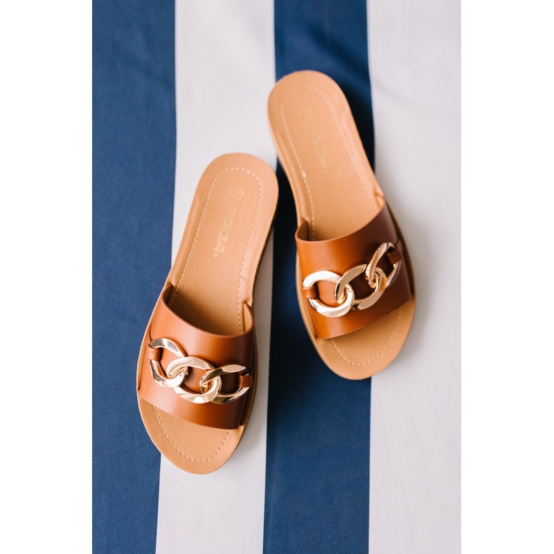 Wander Often Slides in Brown