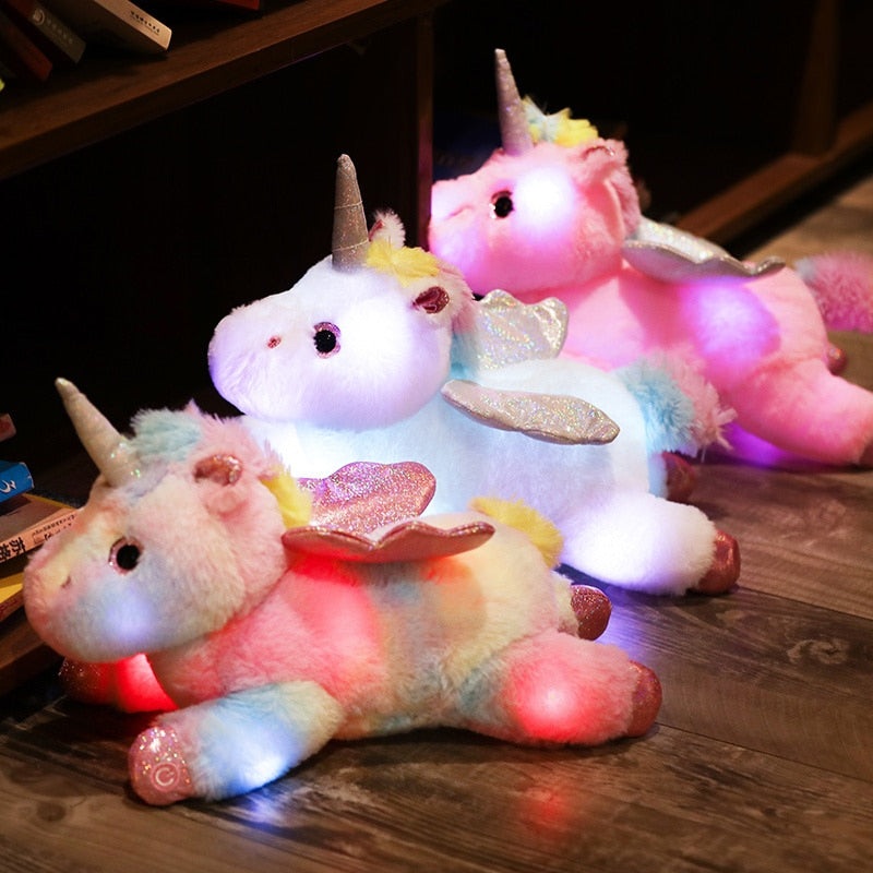 Unicrnio de pelcia com luz brilhante