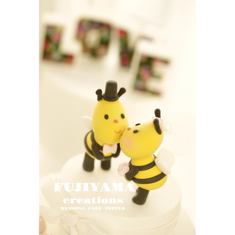 Kissing Bees wedding cake topper RM40383148