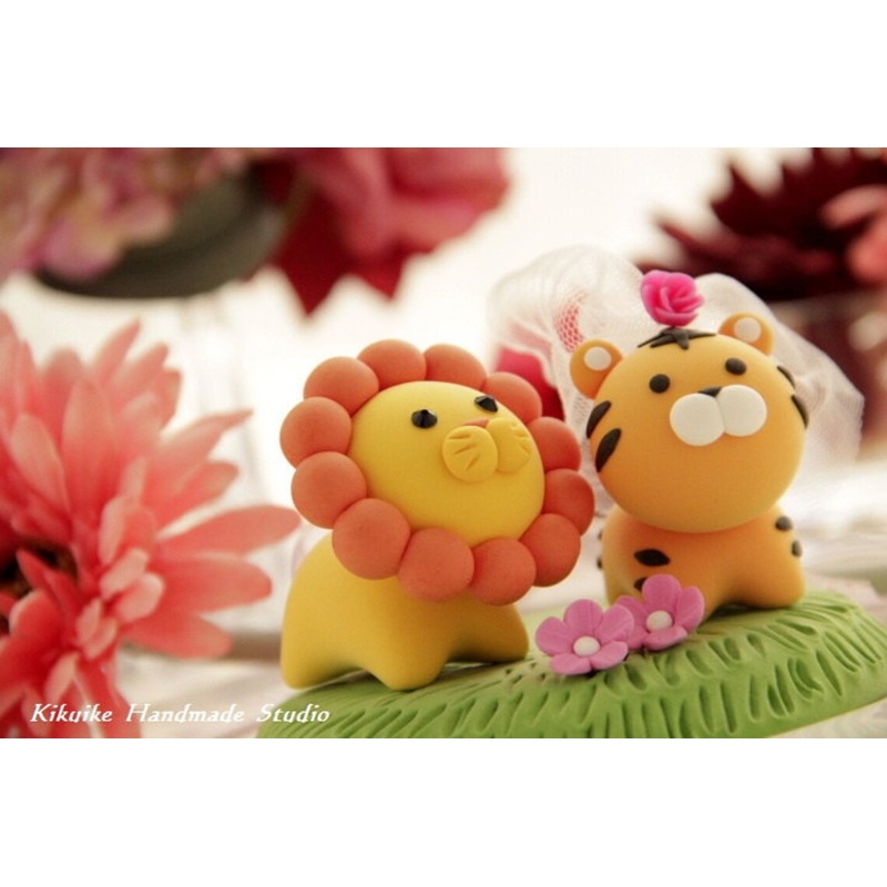 tiger and lion wedding cake topper