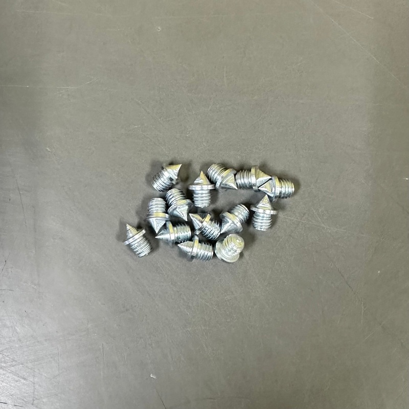1/8 Pyramid Replacement Spikes
