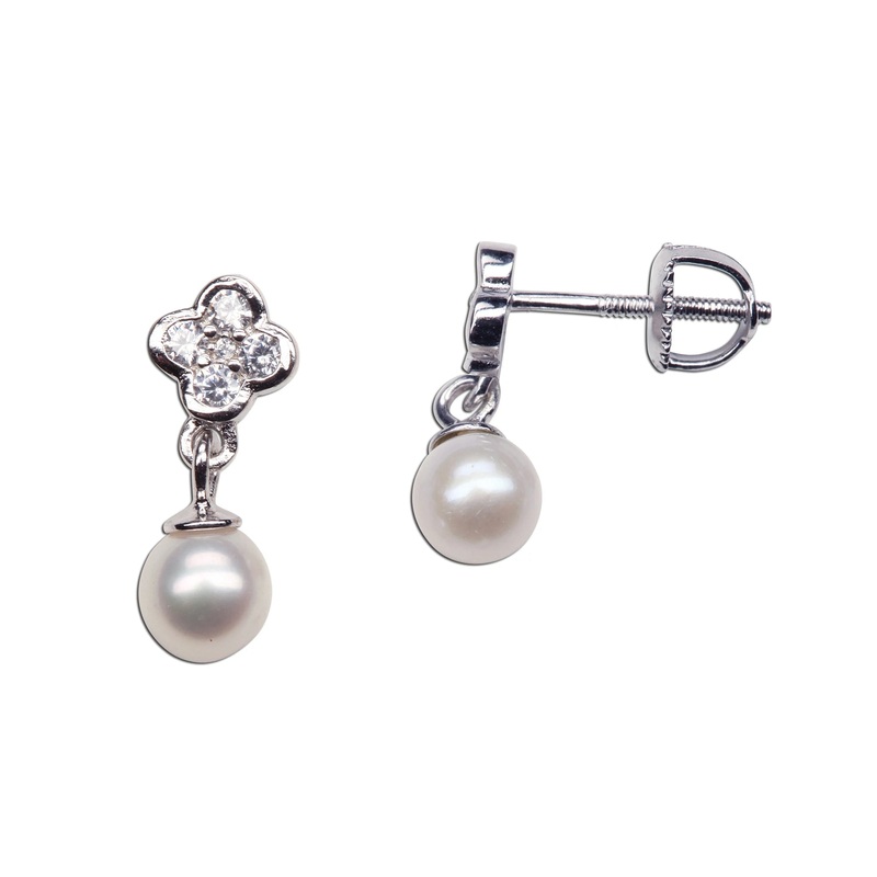 Daisy With Dangling Pearl Earrings